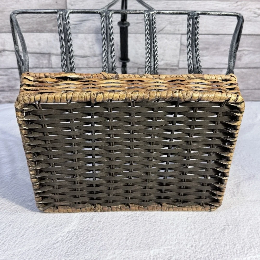 Rustic Metal Wicker Basket Farmhouse Decor Storage‎ Caddy Spring Display